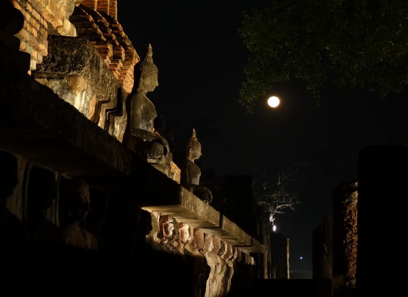 Sukhothai - Wat Mahathat met volle maan