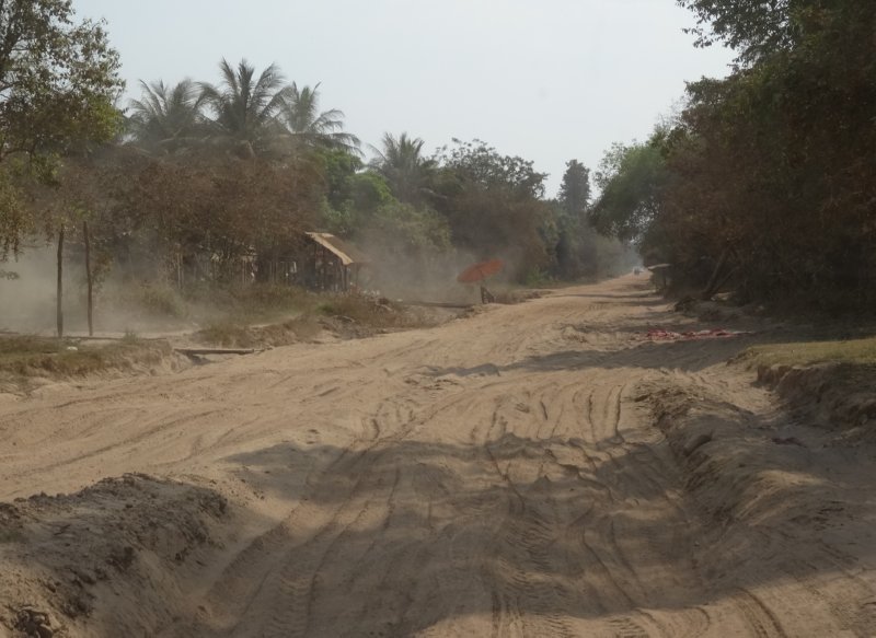 Cambodjaanse weg - dirt track als hoofdweg