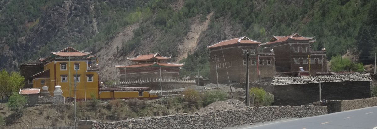 Litang naar Tagong - tibetaanse huizen 2