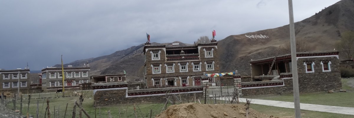 Litang naar Tagong - tibetaanse huizen
