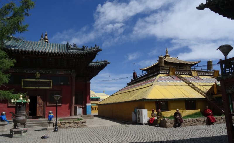 Ulaanbaatar - Gandantegchenling klooster - Vajradhara en Gandan tempel