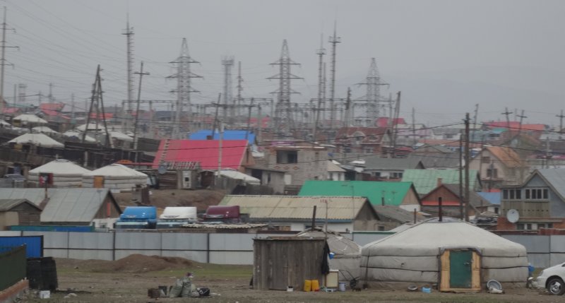 Ulaanbaatar - gers en huizen door elkaar